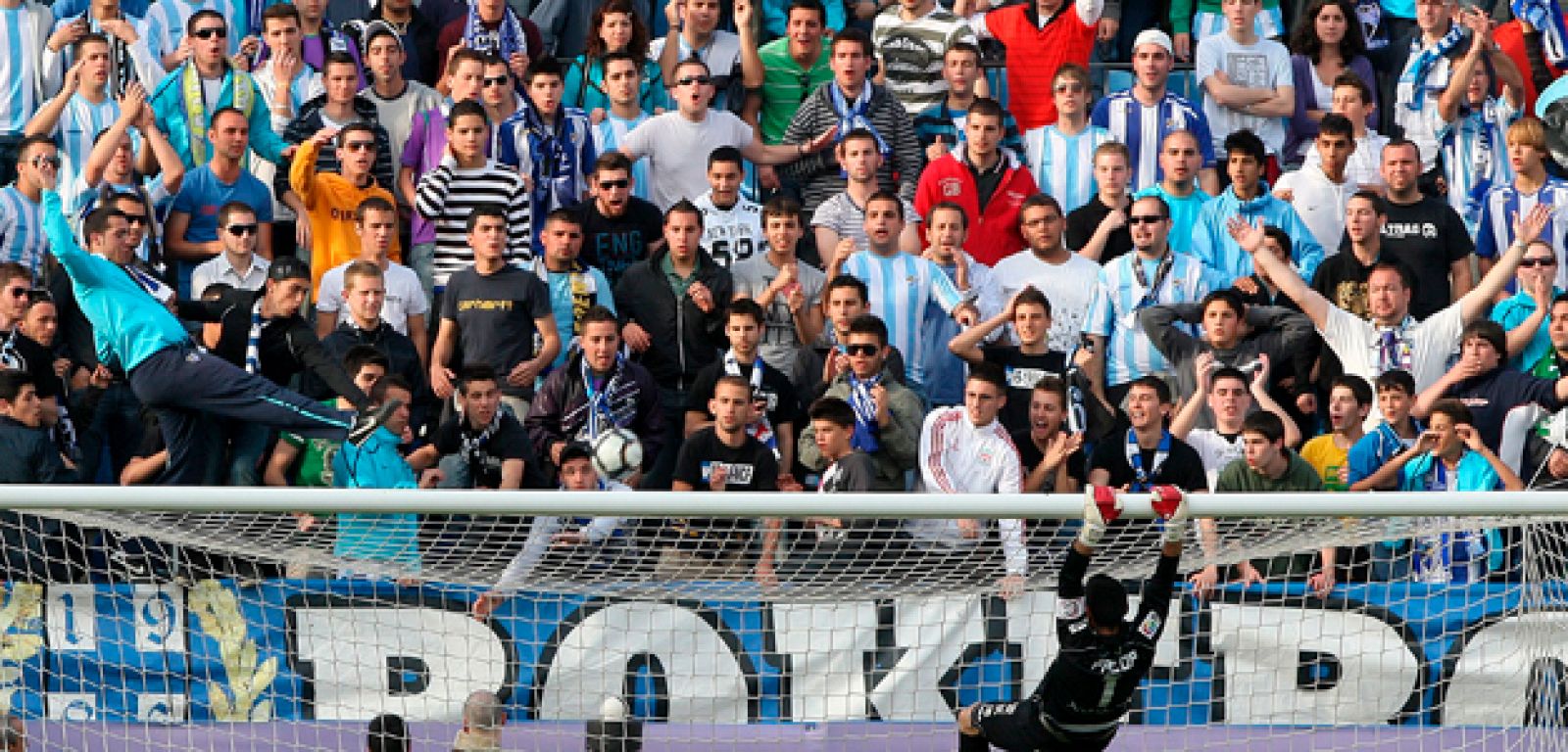 Ultras del Málaga durante el partidop de liga ante el Sevilla el pasado fin de semana.