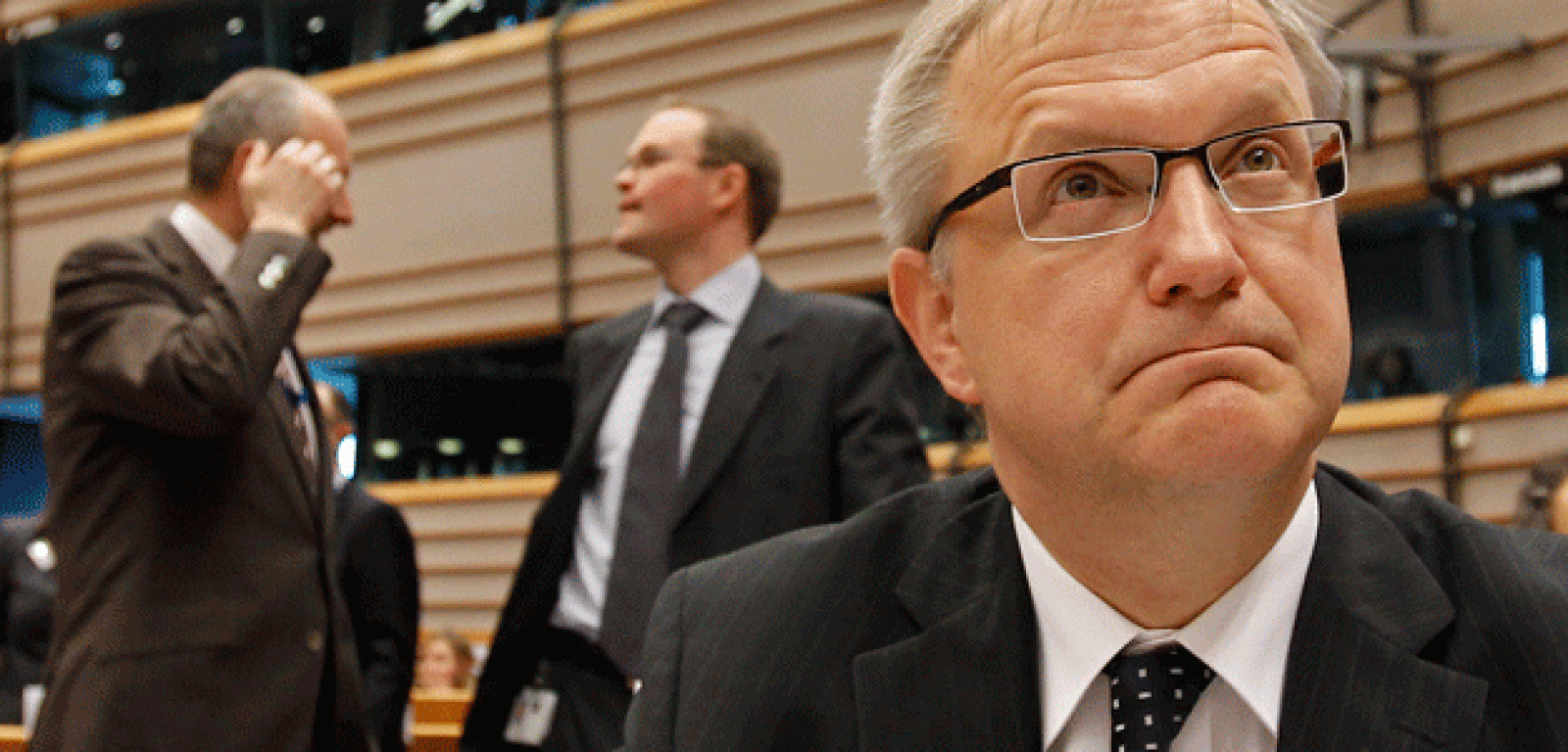 El comisario Olli Rehn ha explicado la propuesta de Bruselas para endurecer el Pacto de Estabilidad.