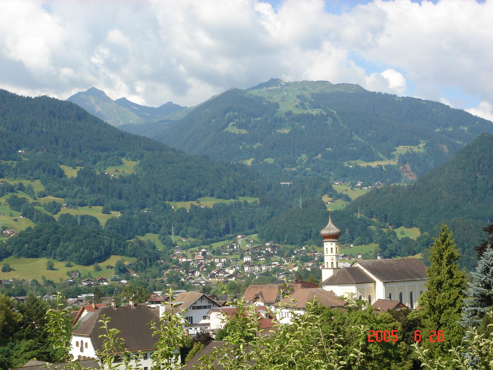 Vista general de la localidad austriaca de Schruns, que se prepara para recibir a la selección española.