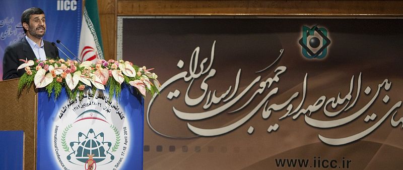 Iranian President Ahmadinejad speaks at the International Conference on Disarmament and Non-Proliferation in Tehran