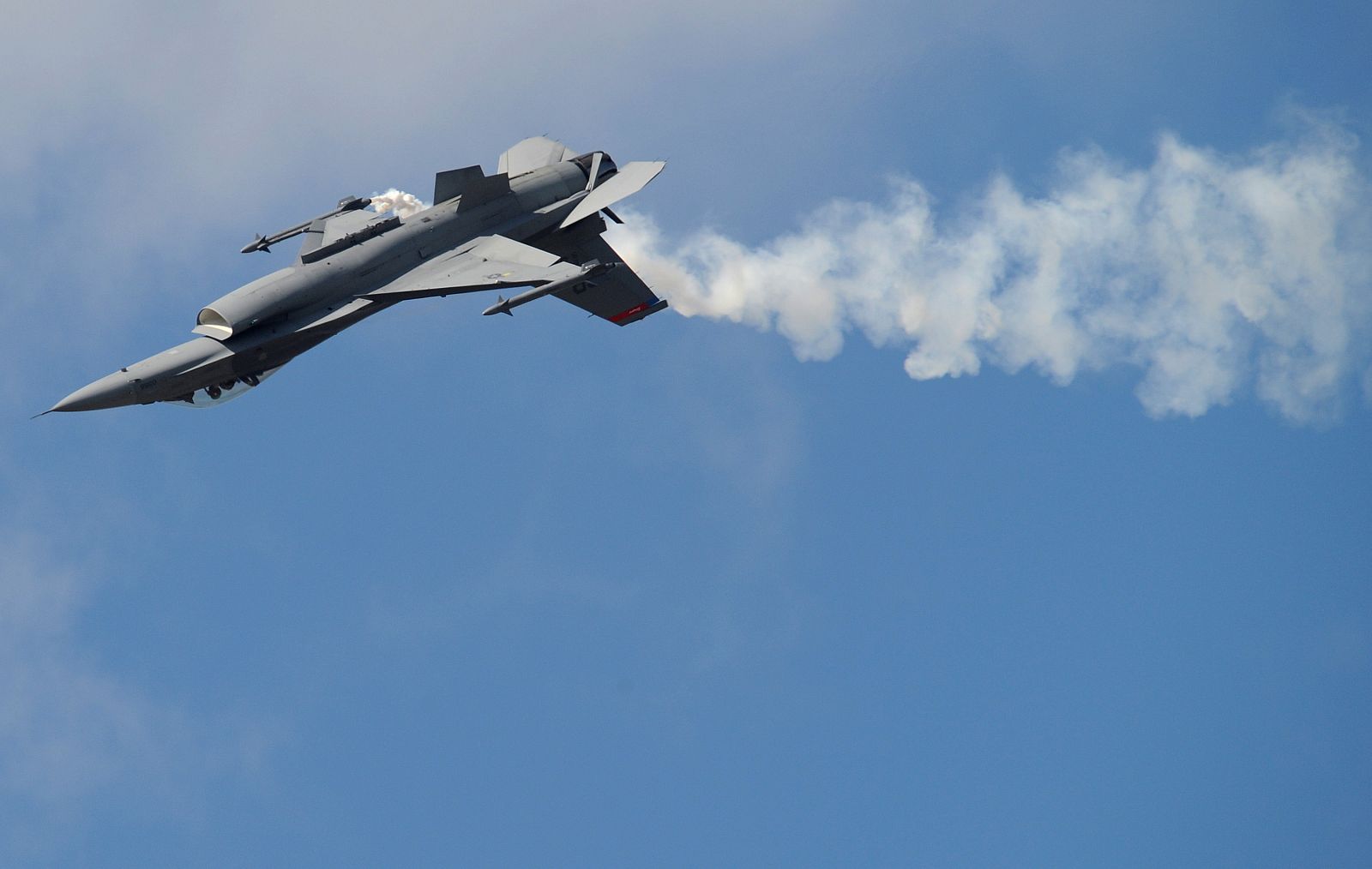 Un F-16, en una exhibición aérea en Inglaterra.