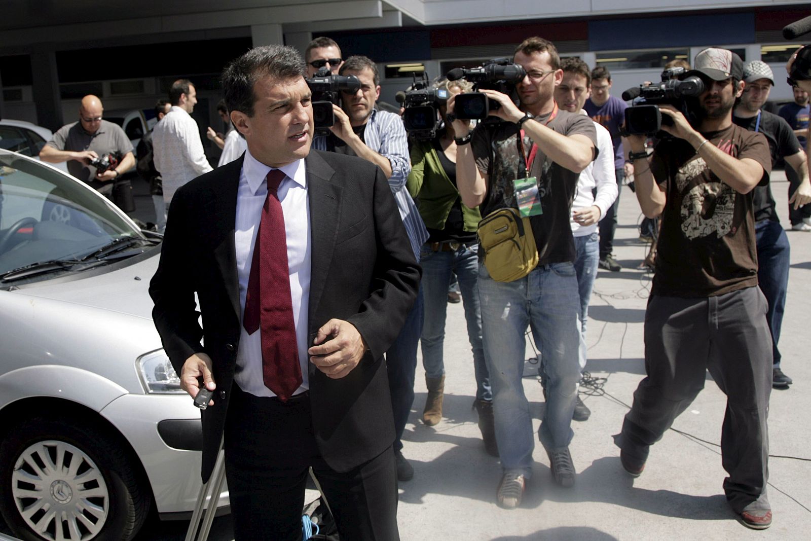 Laporta, a la salida de la ciudad deportiva, donde acudió a animar a sus jugadores.