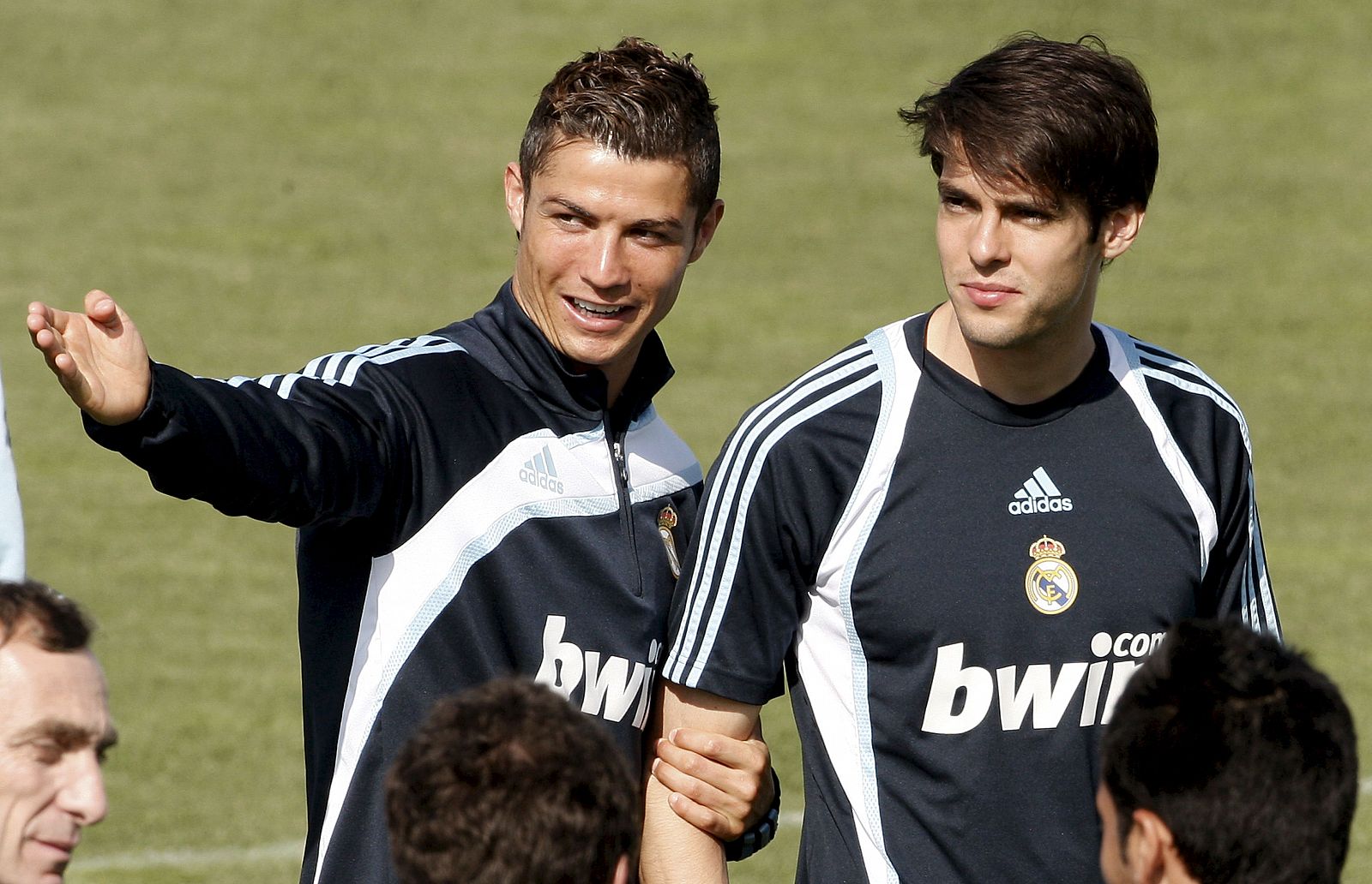 Kaká, junto a Cristiano Ronaldo en el entrenamiento.