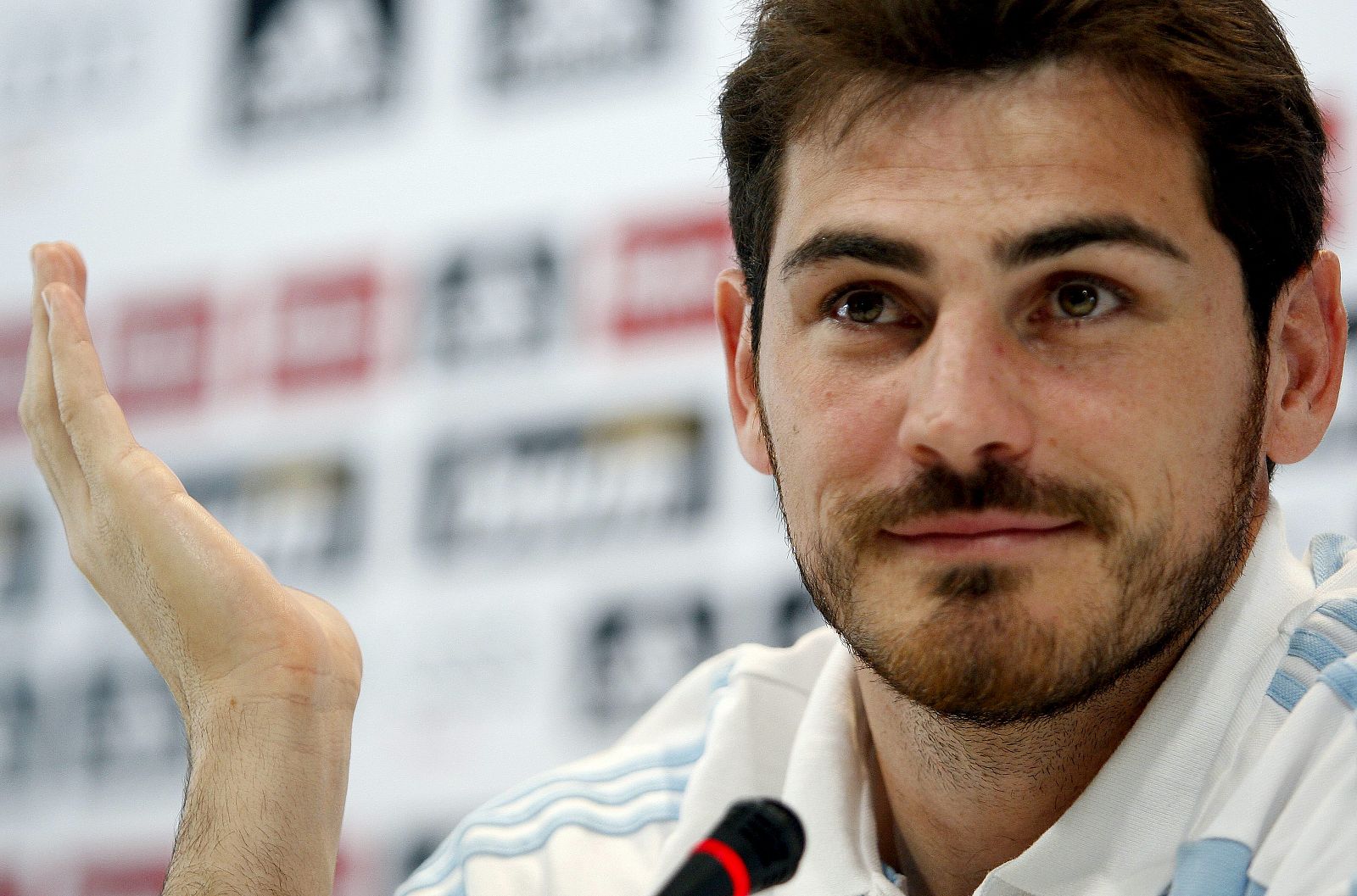 Casillas no quiere que se hable de Mourinho en el Real Madrid.