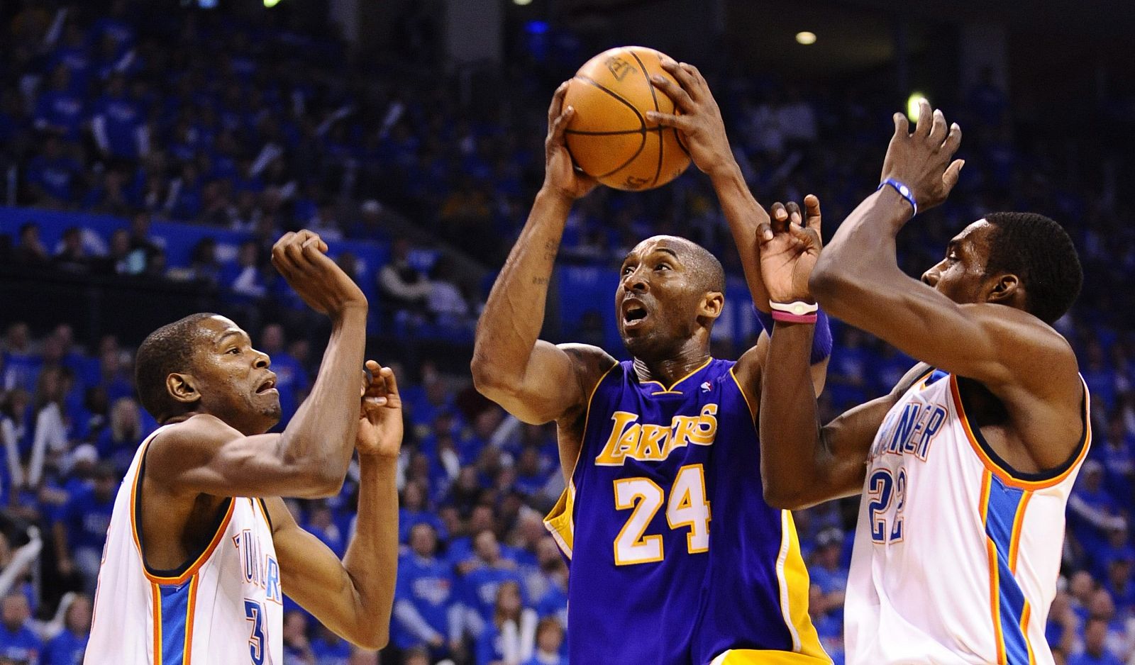 LOS ANGELES LAKERS AT OKLAHOMA CITY THUNDER