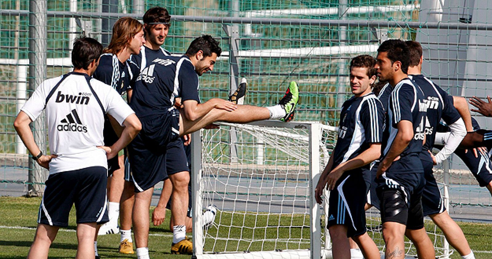 Varios jugadores del Real Madrid durante un entrenamiento en la ciudad deportiva de Valdebebas.