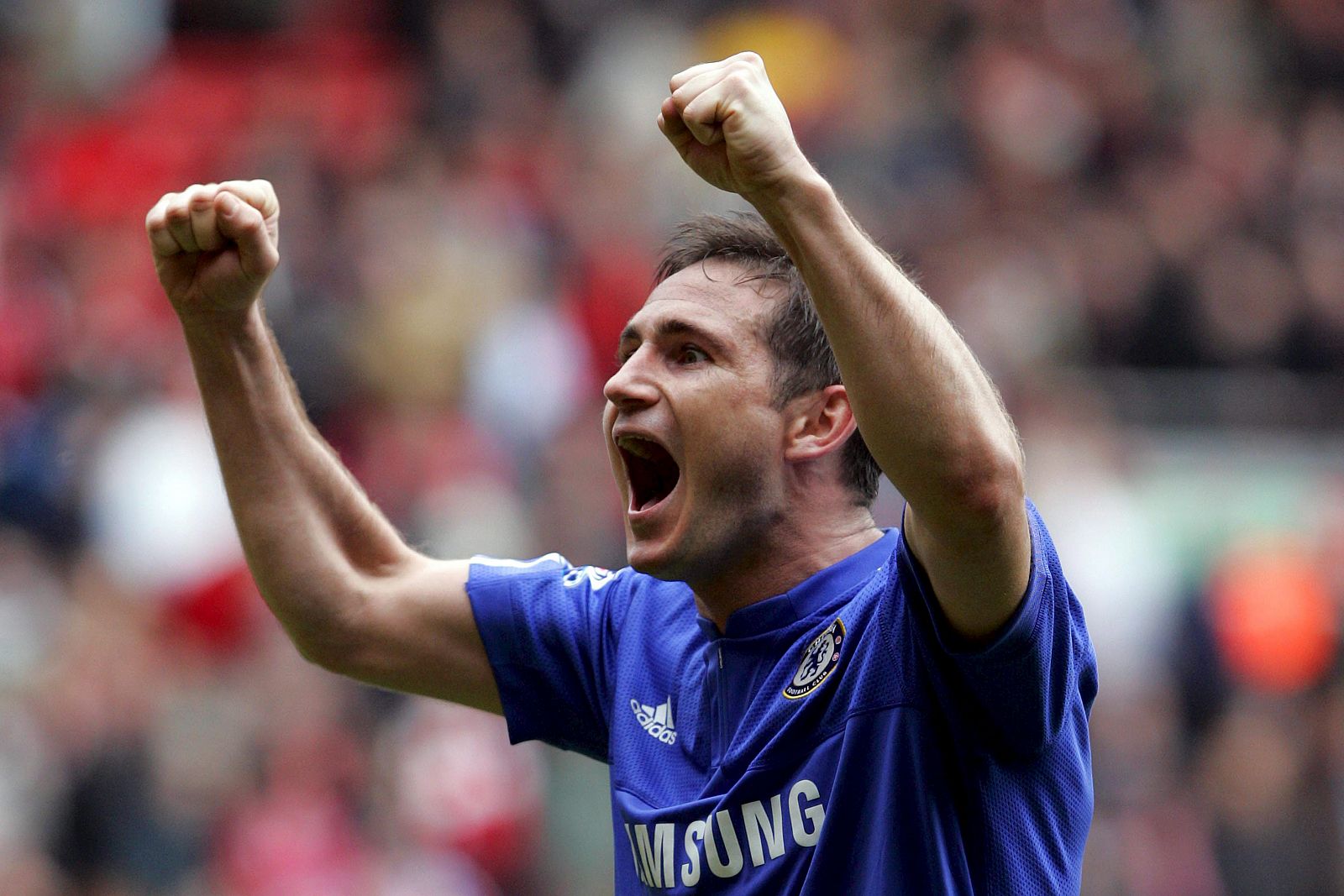 El británico Frank Lampard, del Chelsea, celebra el final del partido de la Premier League.