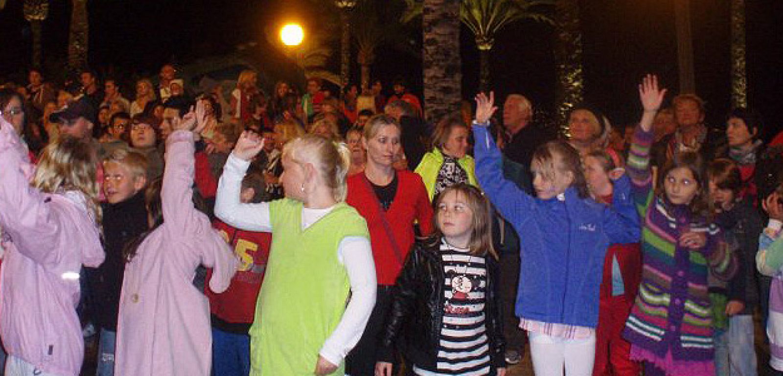 En esta foto de la noruega residente en L'Alfàs, Siri Lund, vemos a niños siguiendo los pasos del Flash Mob.