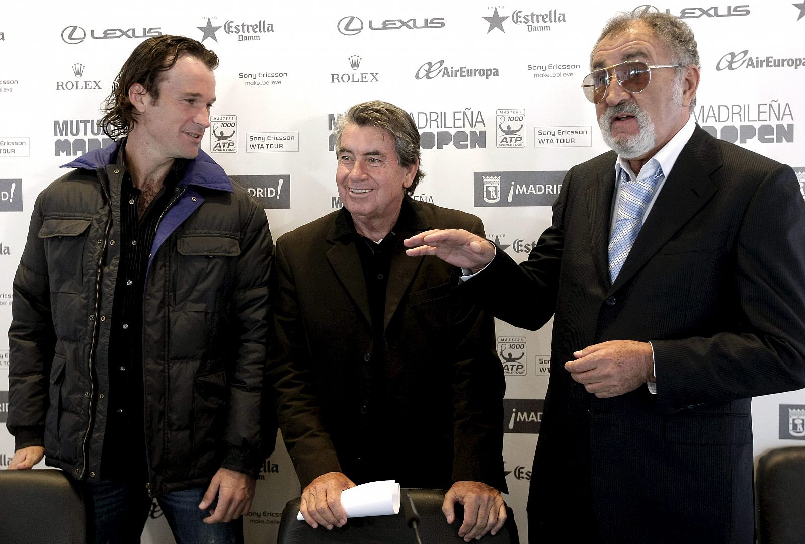 Carlos Moyá, junto a Manolo Santana e Ion Tiriac, promotores del Masters de Madrid.