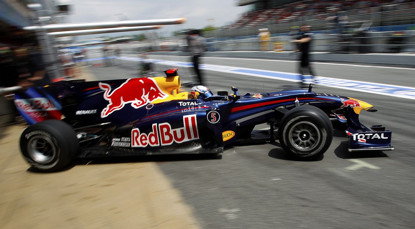 El piloto de Red Bull Sebastian Vettel, durante los enternamientos libres en el GP de España.