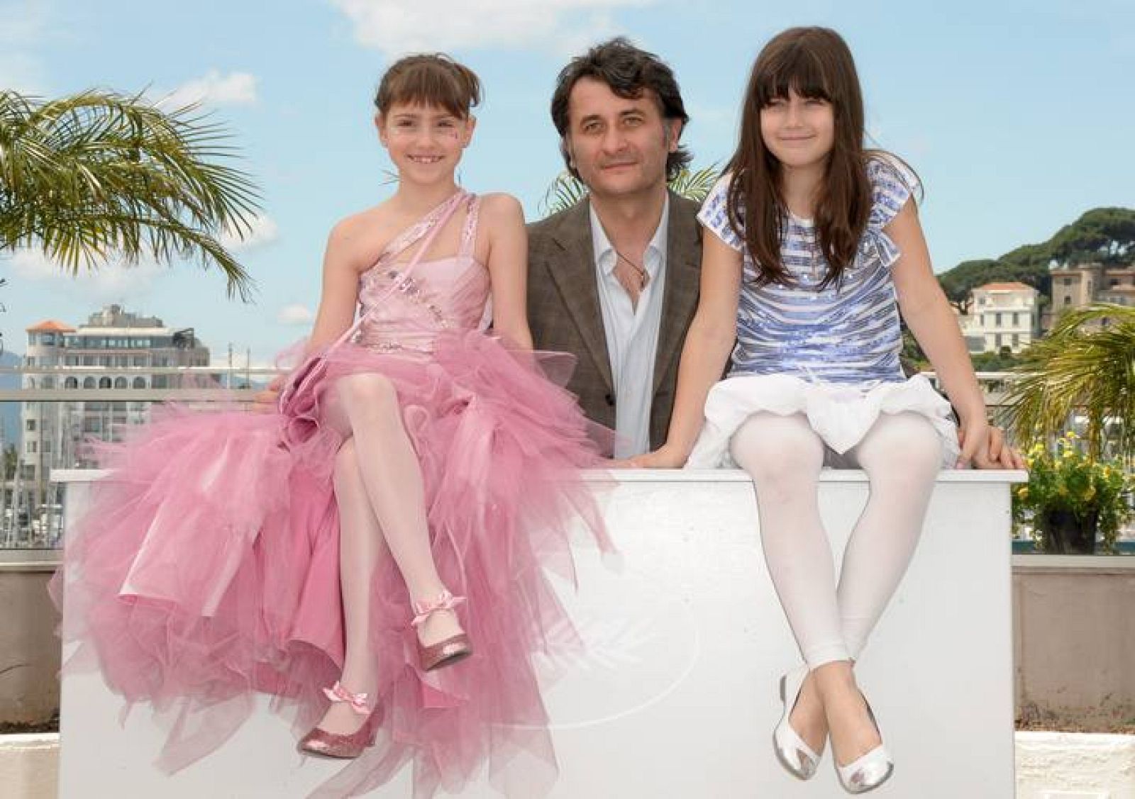 El director Cristi Puiu, con las actrices Carmela Culda (i) e Ileana Puiu.