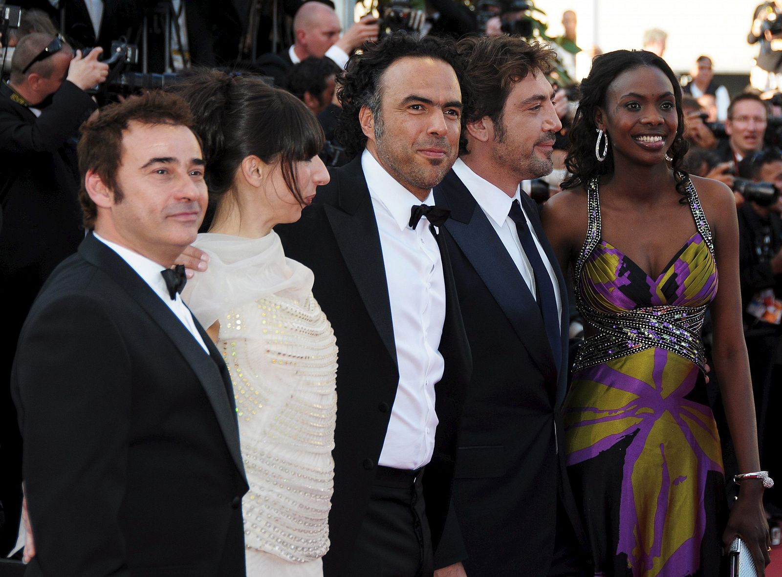 Eduard Fernández, Maricel Álvarez, González Iñárritu, Bardem y Diaryatou Daff.