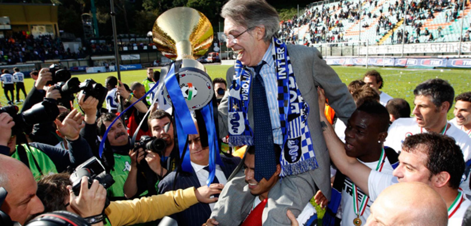 Moratti celebra el título liguero conseguido por el Inter el domingo.