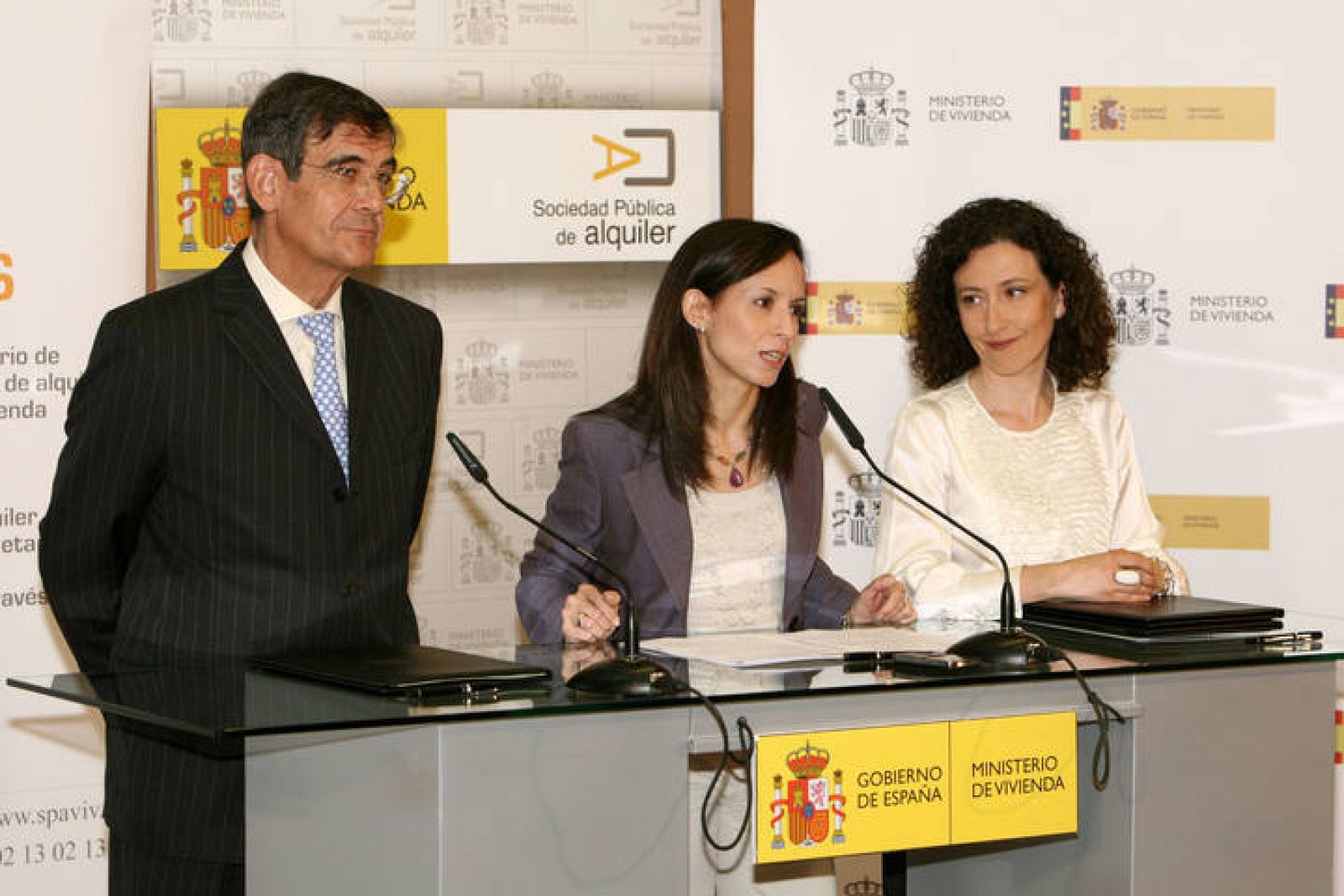 Firma del convenio entre la CECA y la Sociedad Pública del Alquiler.