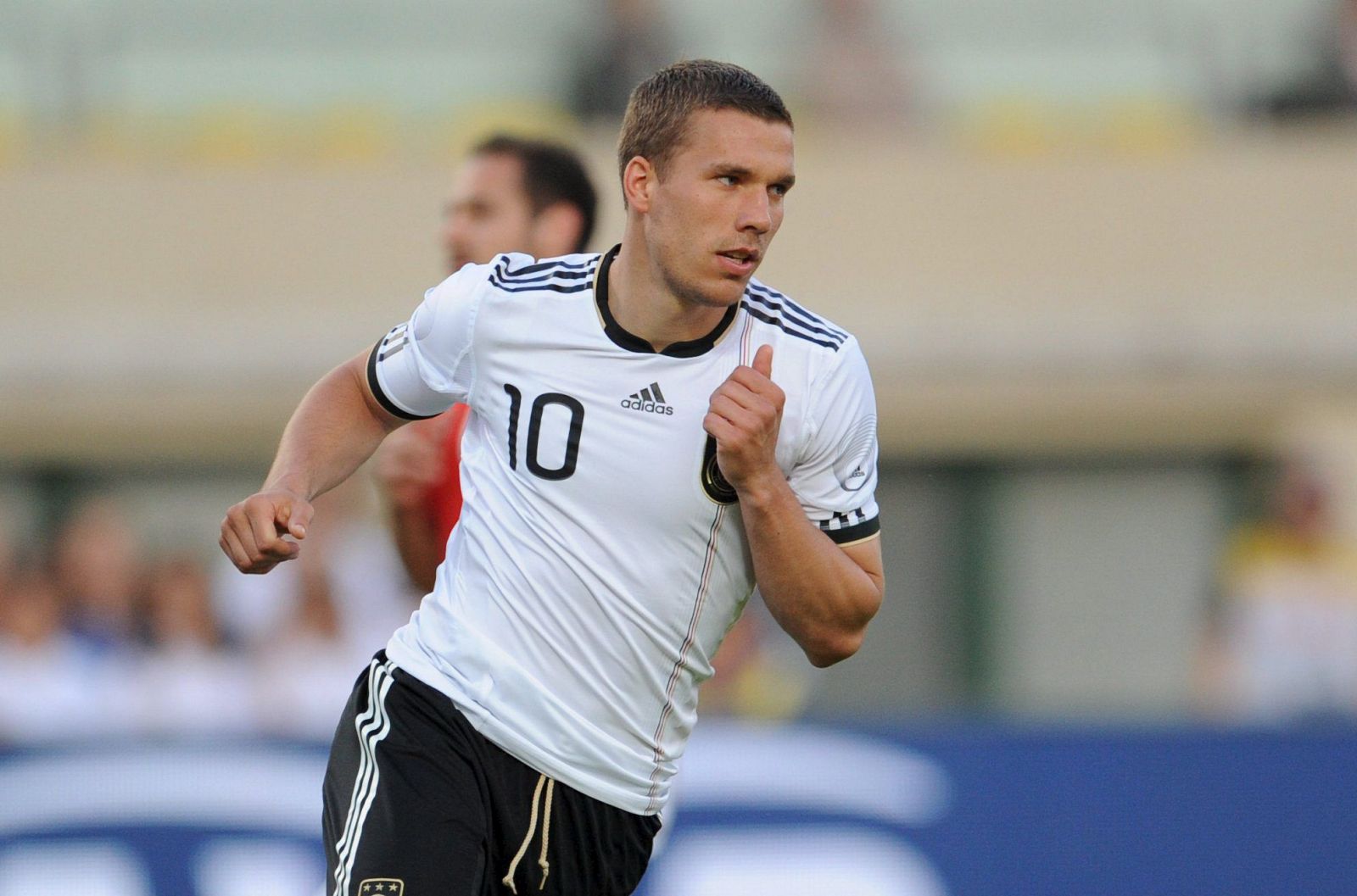 El jugador alemán Lukas Podolski celebra su gol contra Hungría