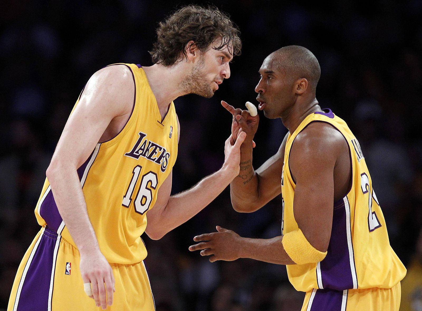 Pau Gasol junto a su compañero en los Lakers Kobe Bryant, que también duda de su presencia en el Mundial de Turquía.