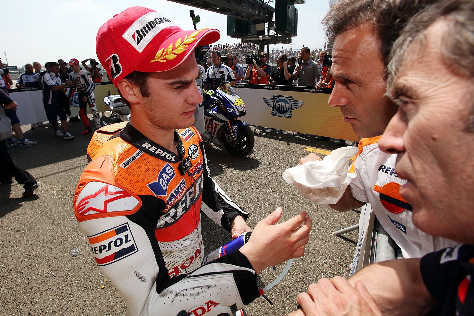 Dani Pedrosa junto a su manager, Alberto Puig.