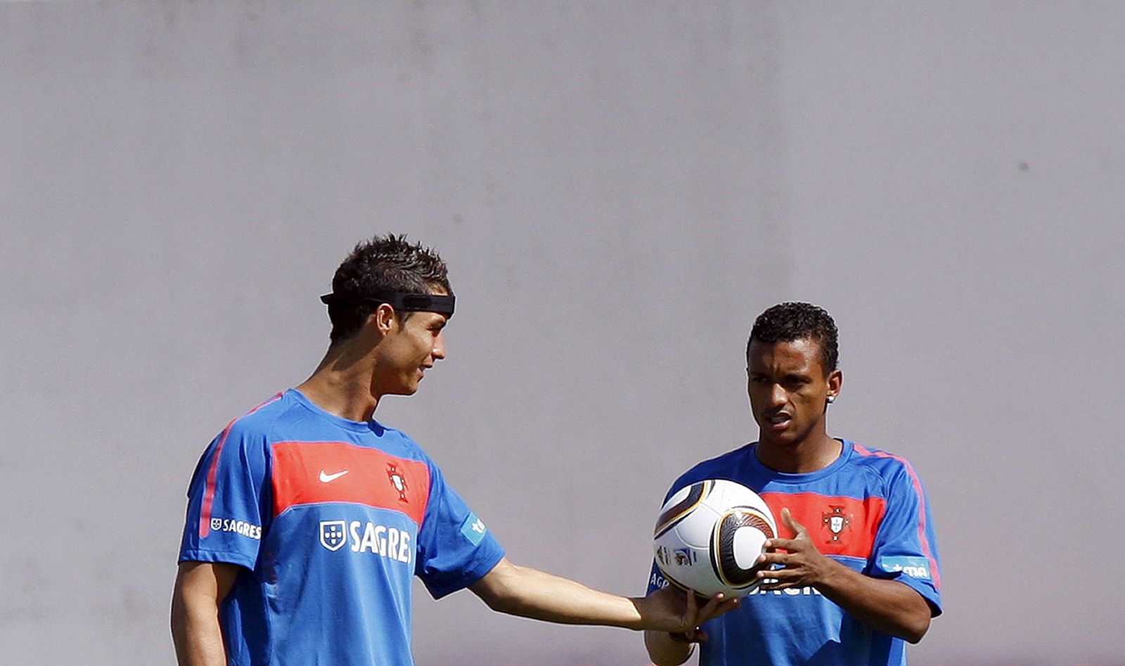 Nani (derecha), junto a Cristiano Ronaldo en un entrenamiento.