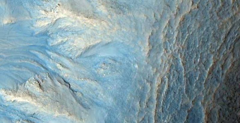 Imagen aérea de un crater en Marte