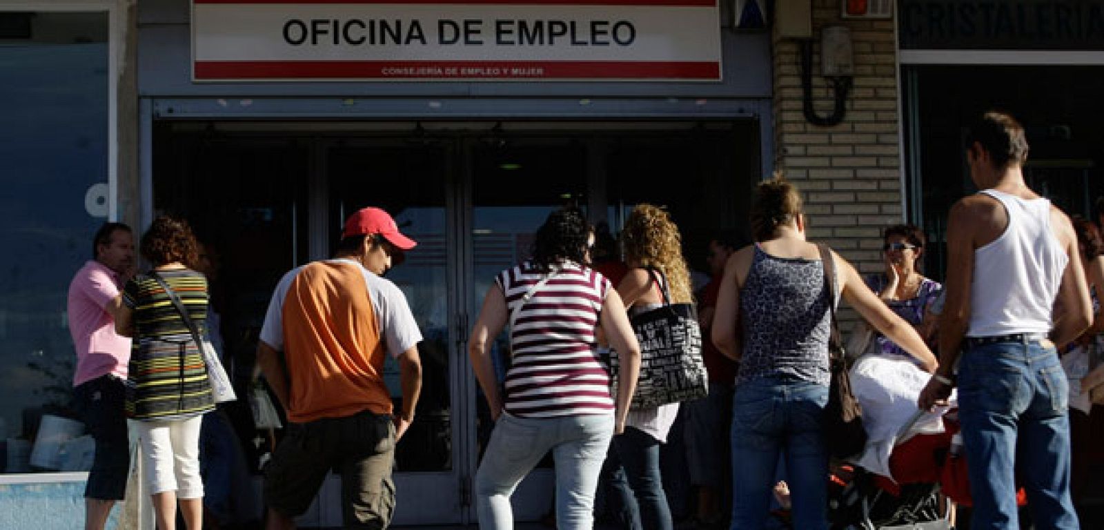 Casi millón y medio de los nuevos contratos indefinidos tendrán la forma del contrato de fomento del empleo, con una indemnización de 33 días por año trabajado.