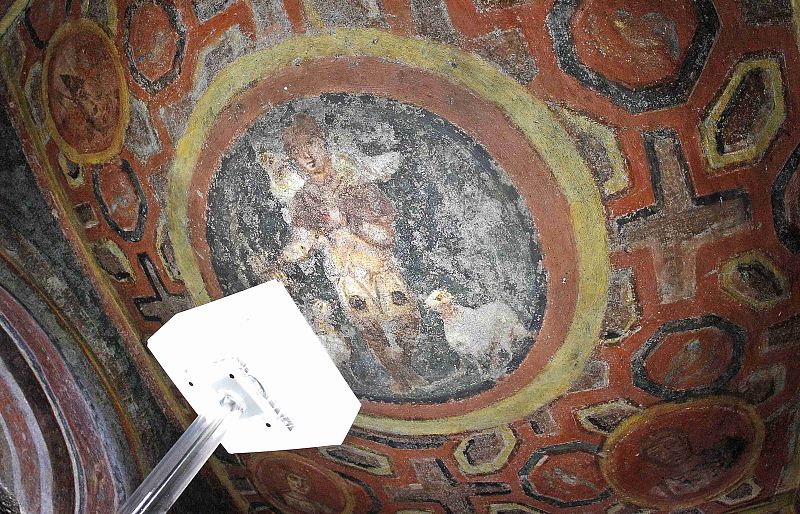 Los frescos de las catacumbas de Santa Tecla con las imágenes de los apóstoles.