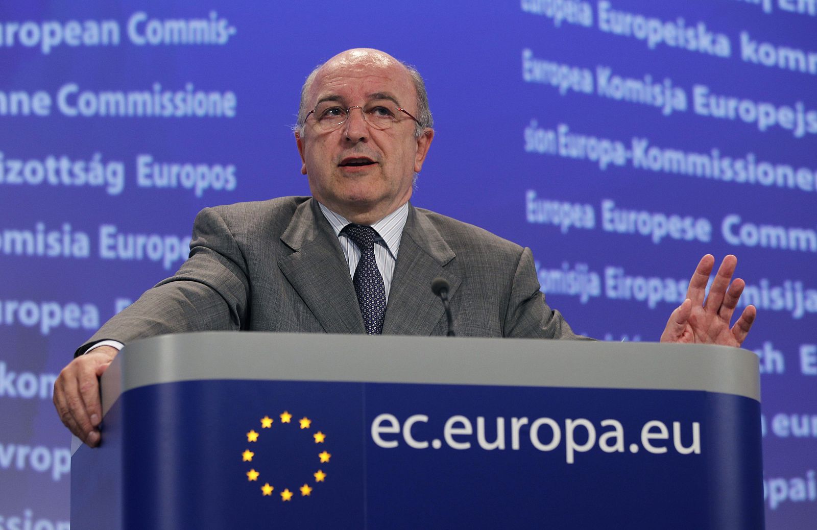 Joaquín Almunia, comisario Europeo de Competencia, durante la rueda de prensa que ha ofrecido en Bruselas