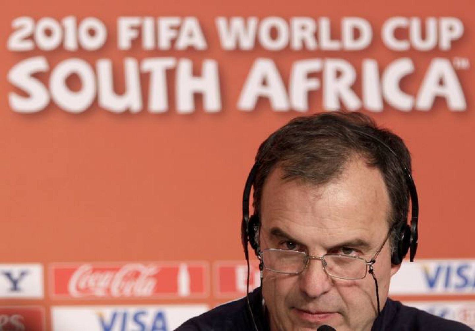 El entrenador de Chile, Marcelo Bielsa, en rueda de prensa.