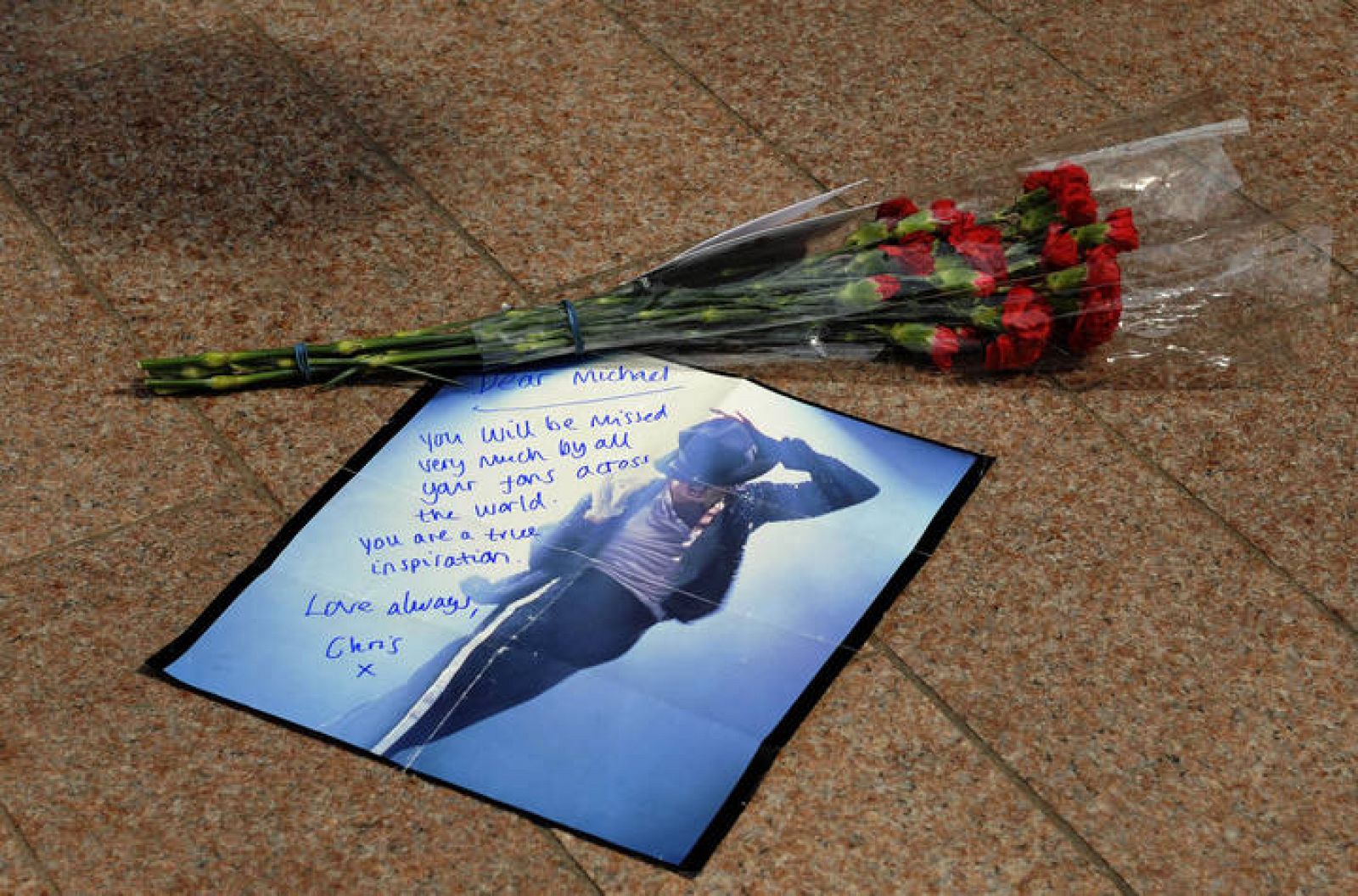 Homenaje a Michael Jackson frente al O2 Arena de Londres.