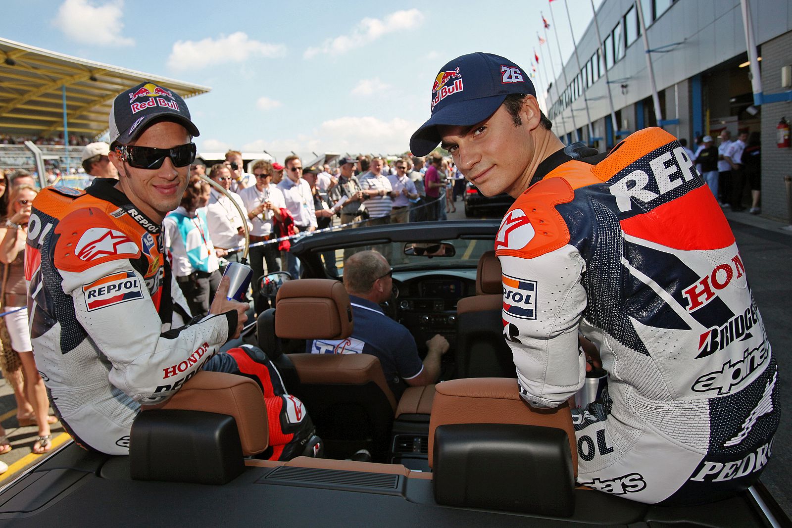 Dani Pedrosa, junto a su compañero de equipo, Andrea Dovizioso.