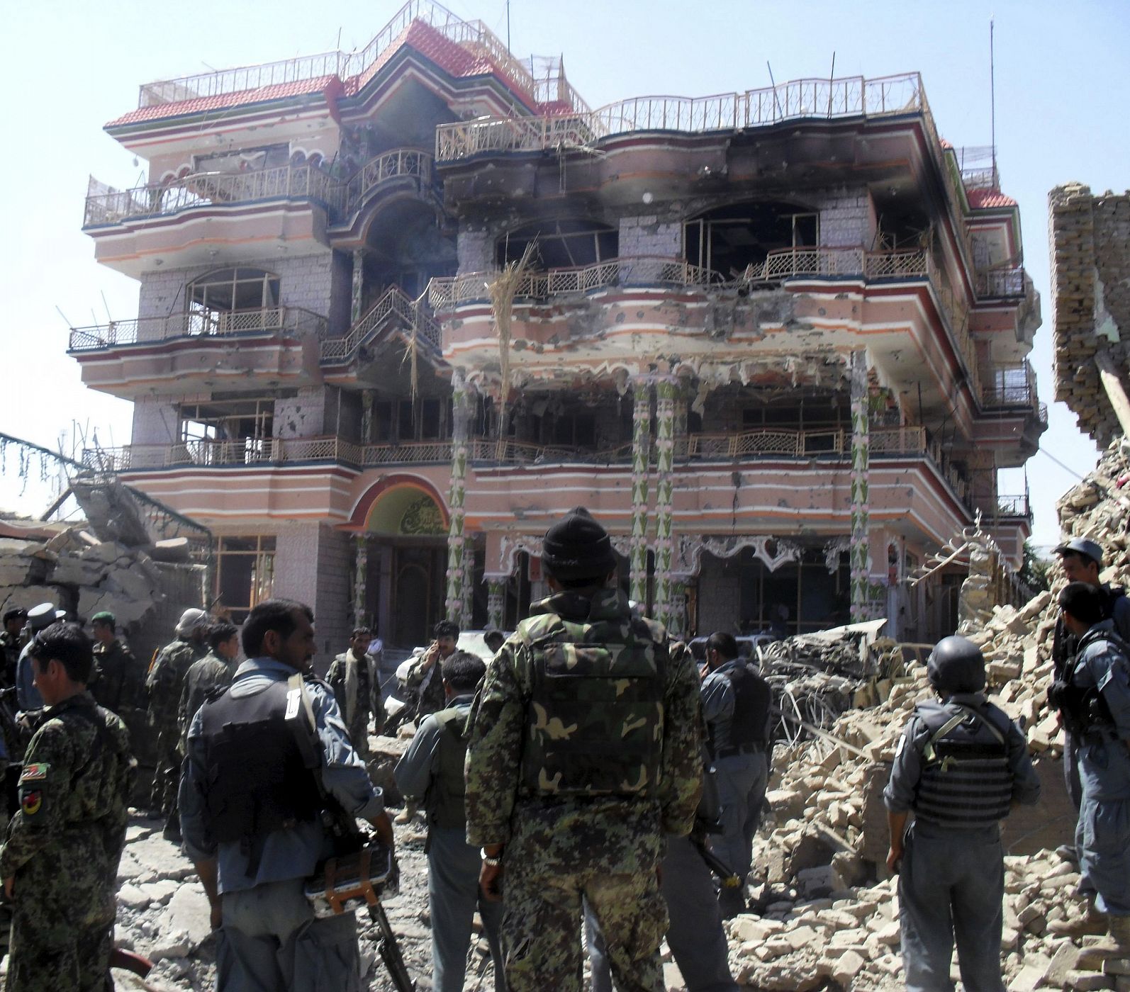 Seis insurgentes han atacado una agencia de desarrollo estadounidense en Kunduz.
