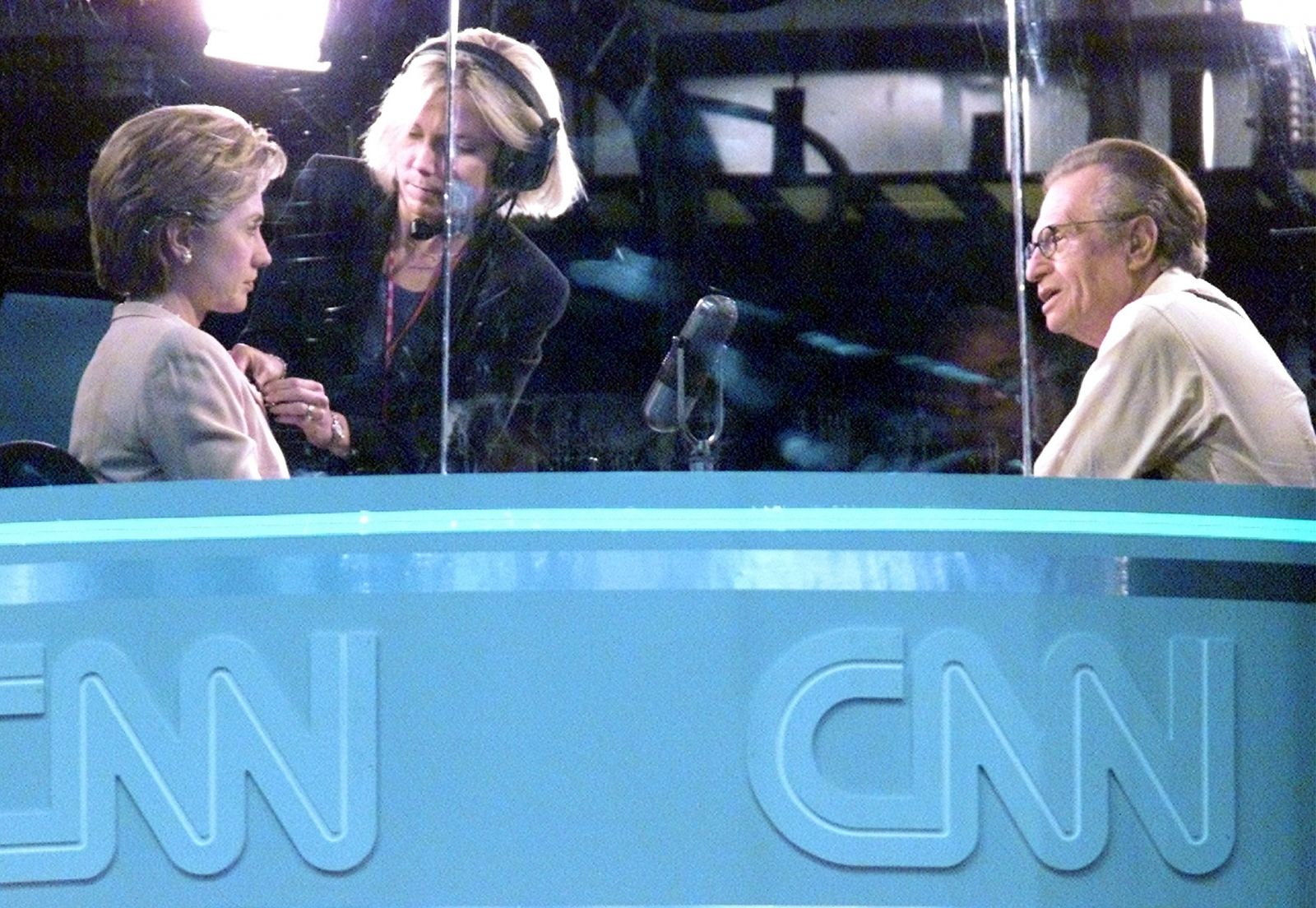 Larry King, junto a Hillary Clinton en una entrevista realizada en 2000.