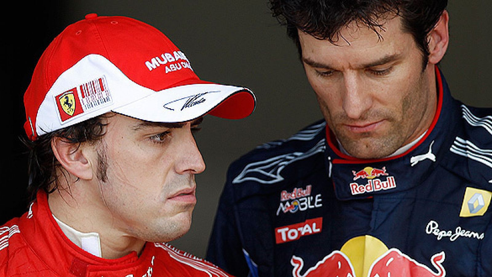 Fernando Alonso Y Mark Webber tras la sesión de calificación del sábado en el Gran Premio de Silverstone