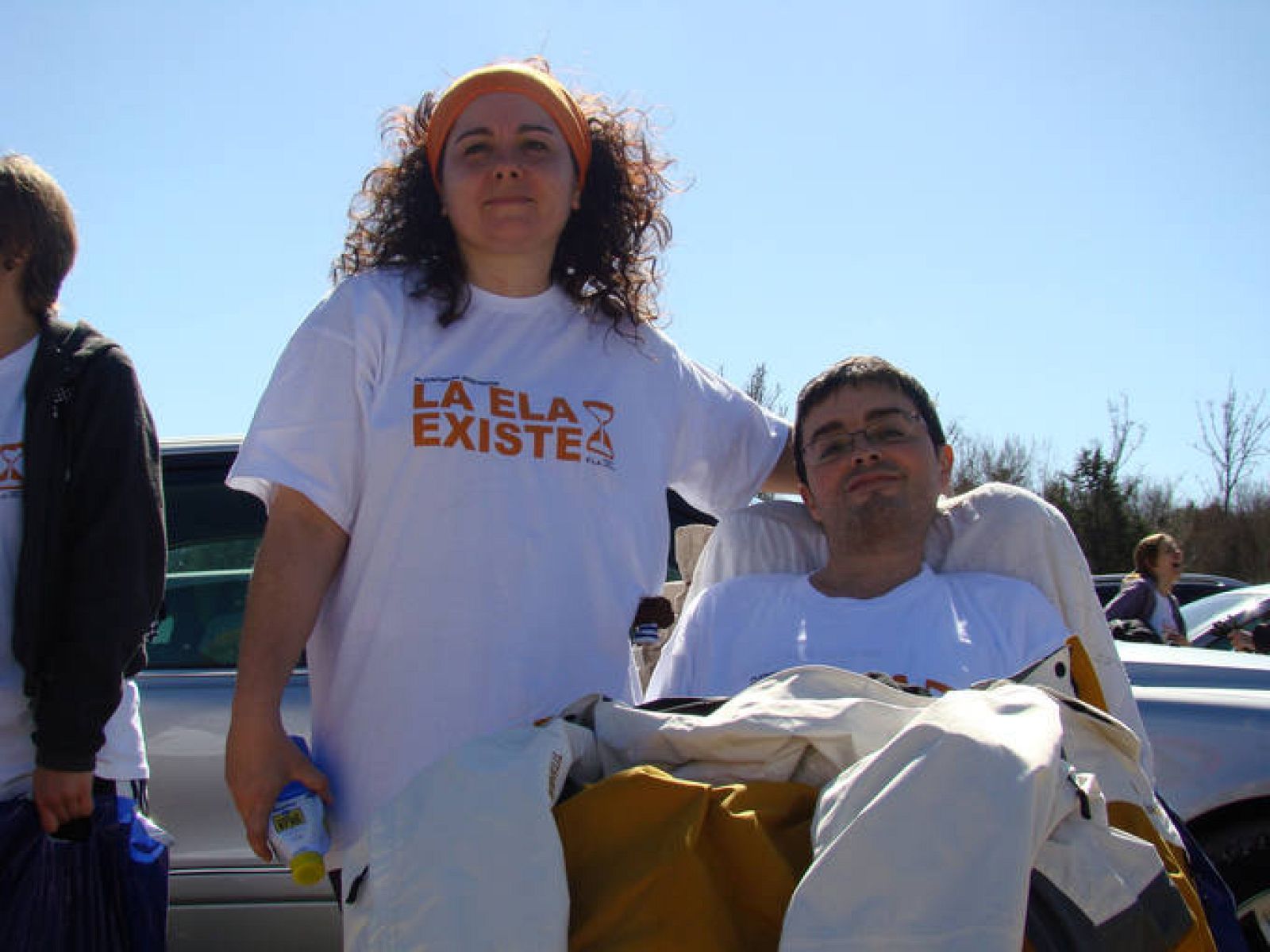 El marido de Nuria,, Raúl, sufre una enfermedad incurable con una corta esperanza de vida. Han tardado más de tres años en aprobar su ayuda de dependencia. 