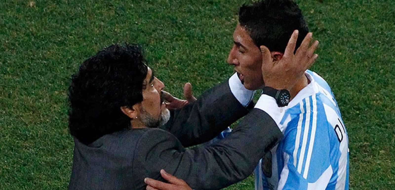 Ángel Di María y Diego Armando Maradona