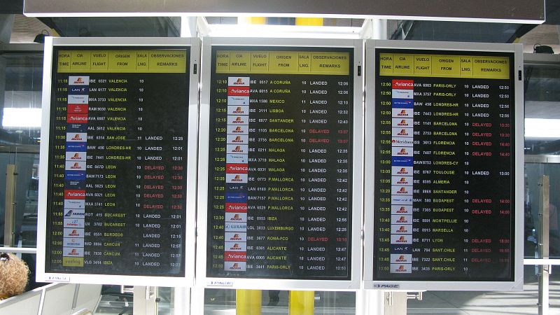 Retrasos en Barajas por la falta de controladores aéreos en El Prat y Manises