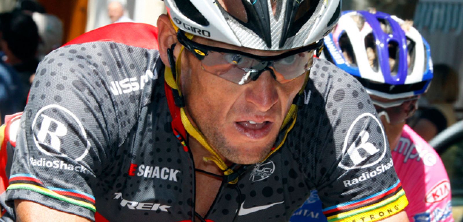 A Armstrong no le ha gustado el comportamiento de Contador tras la mala pata de Schleck.