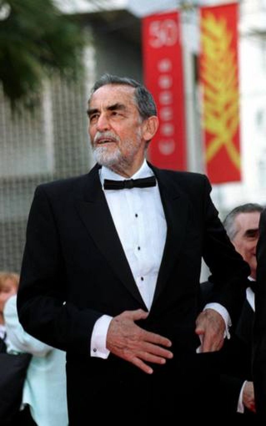 ITALIAN DIRECTOR VITORIO GASSMAN ARRIVES