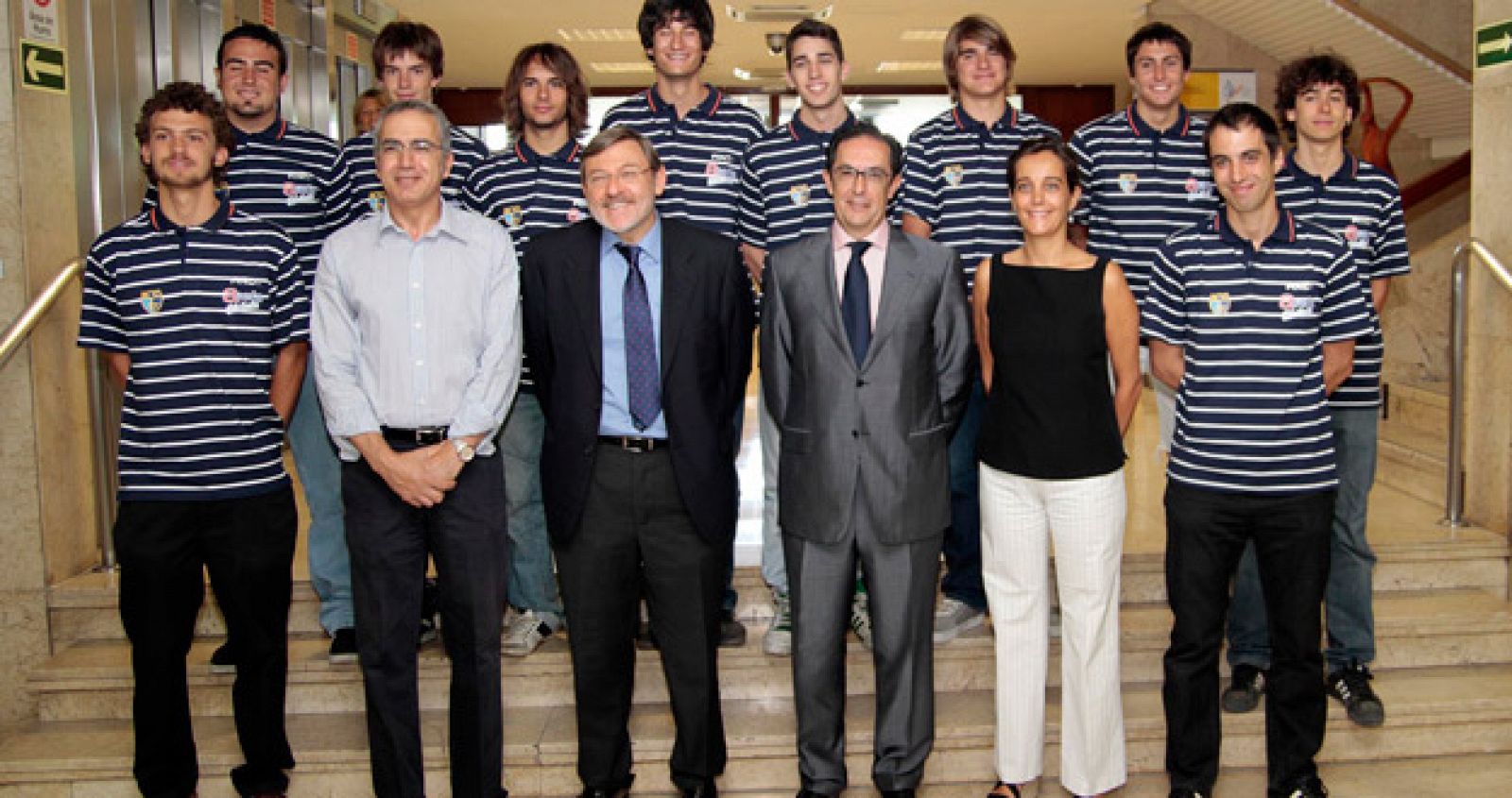 Gupo de estudiantes de baloncesto y del Consejo Superior de Deportes  que viajarán este miércoles a Palestina.