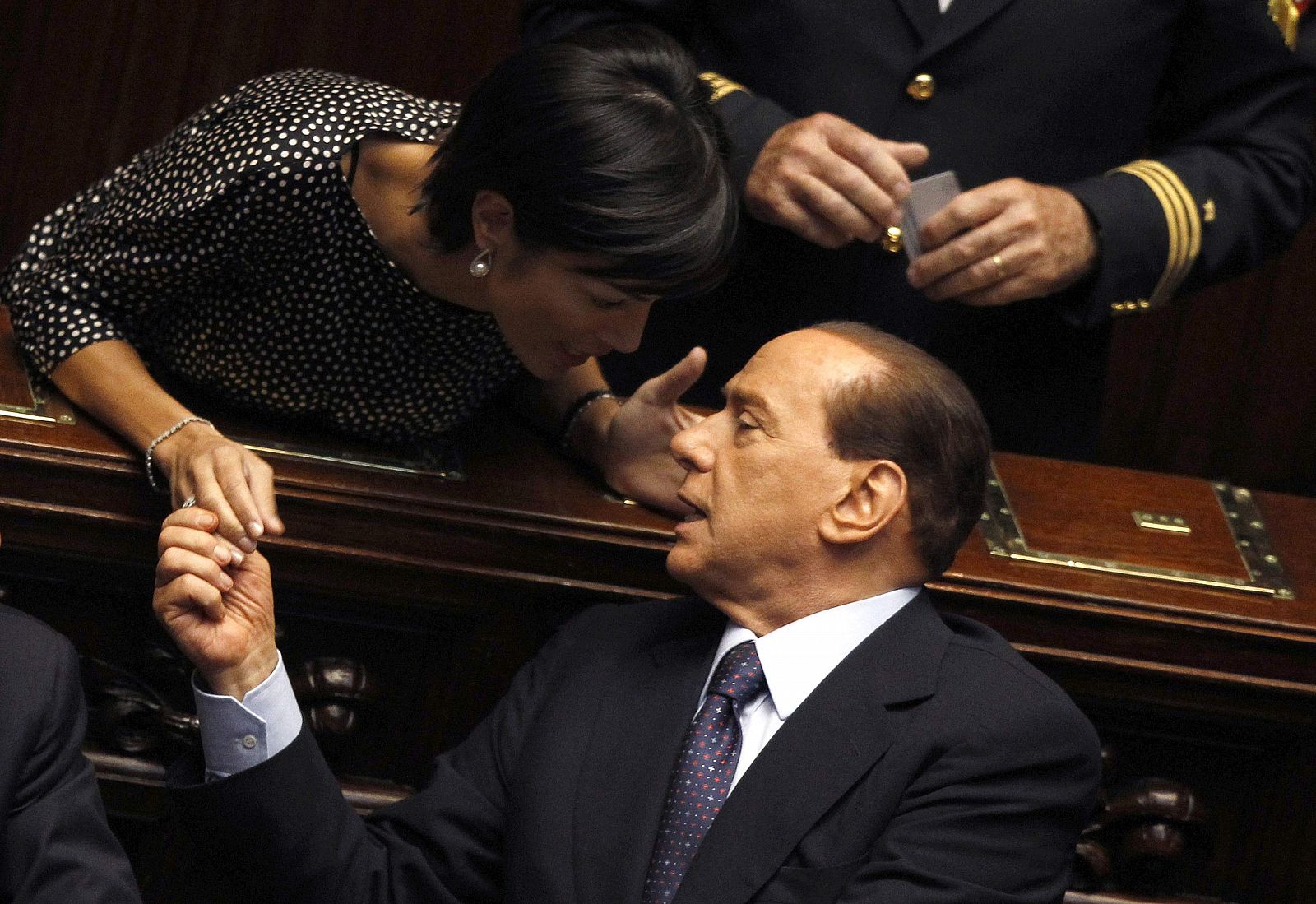 El primer ministro italiano, Silvio Berlusconi, afronta una crisis de gobierno tras la expulsión del partido de su socio Gianfranco Fini.