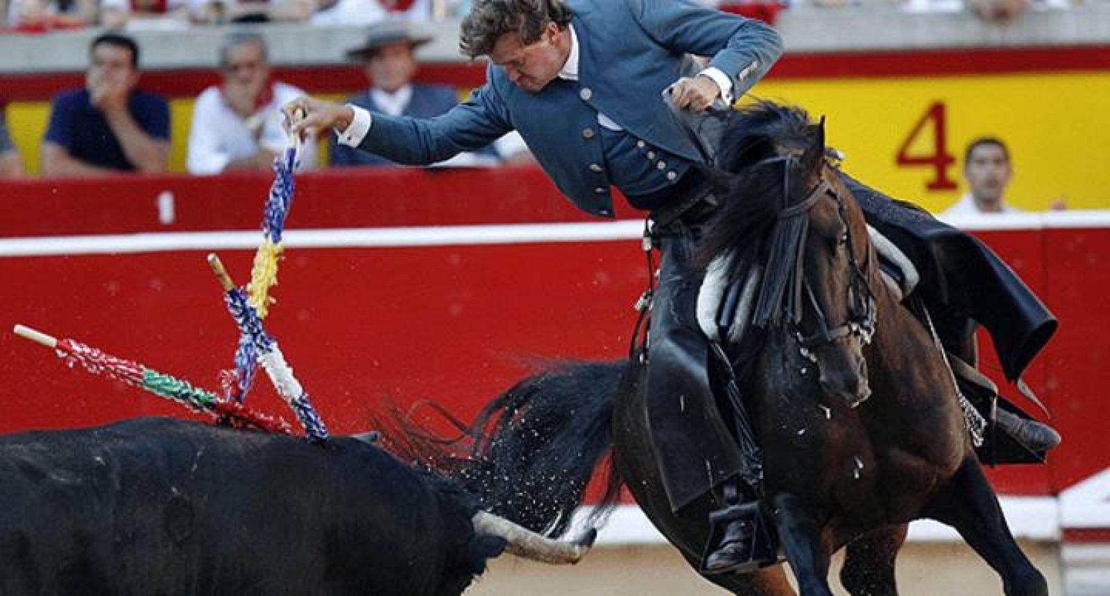  Corrida de toros en las fiestas de San Fermín