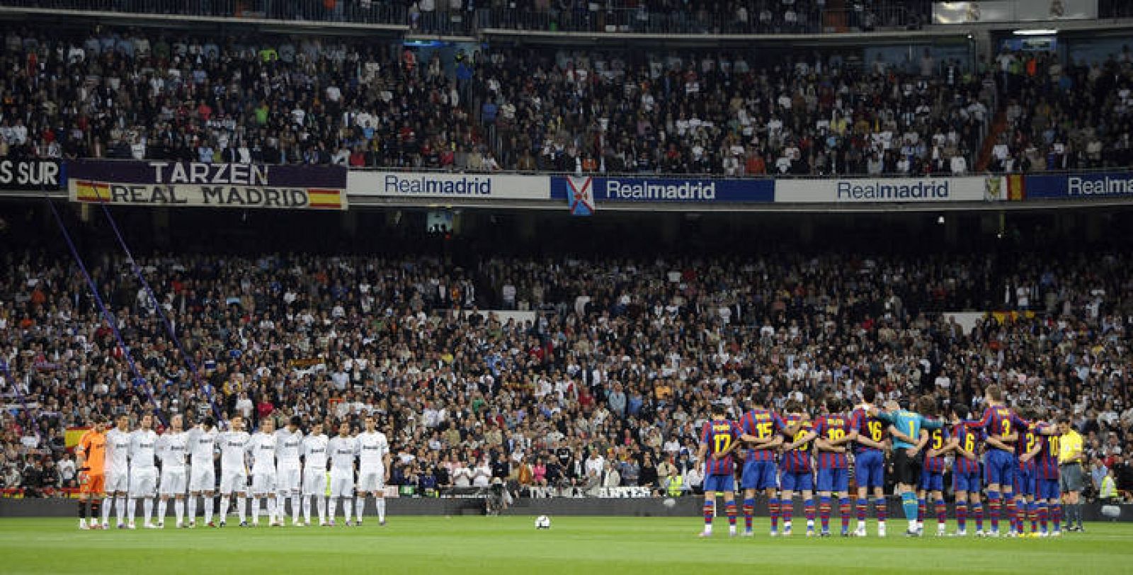 Players stand in silence in memory of Poland's President before Spanish first division soccer match between Real Madrid and Barcelona in Madrid