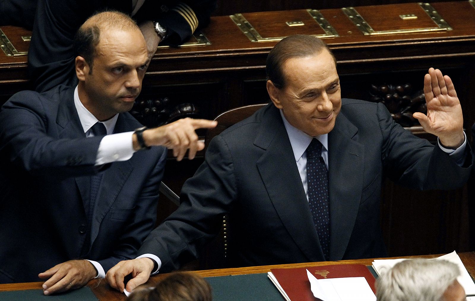 El primer ministro italiano, Silvio Berlusconi, durante la votación