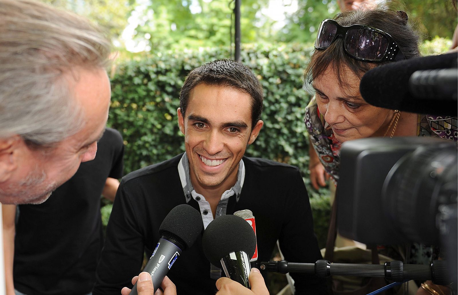 El ciclista español Alberto Contador, antes de competir en la carrera ciclística Castillon la Bataille, cerca a Burdeos.