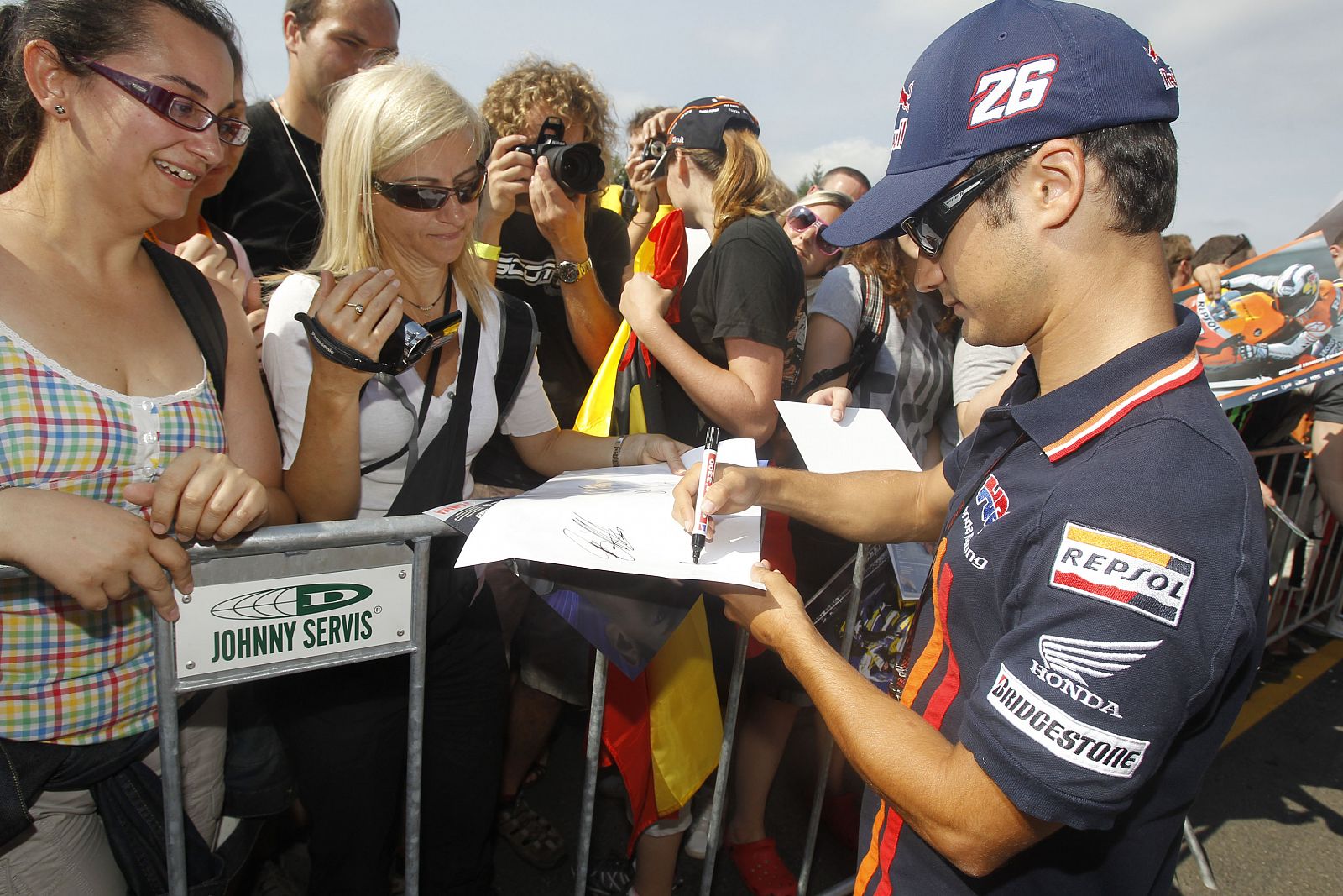 Dani Pedrosa atendió al público checo en la mañana de este viernes.