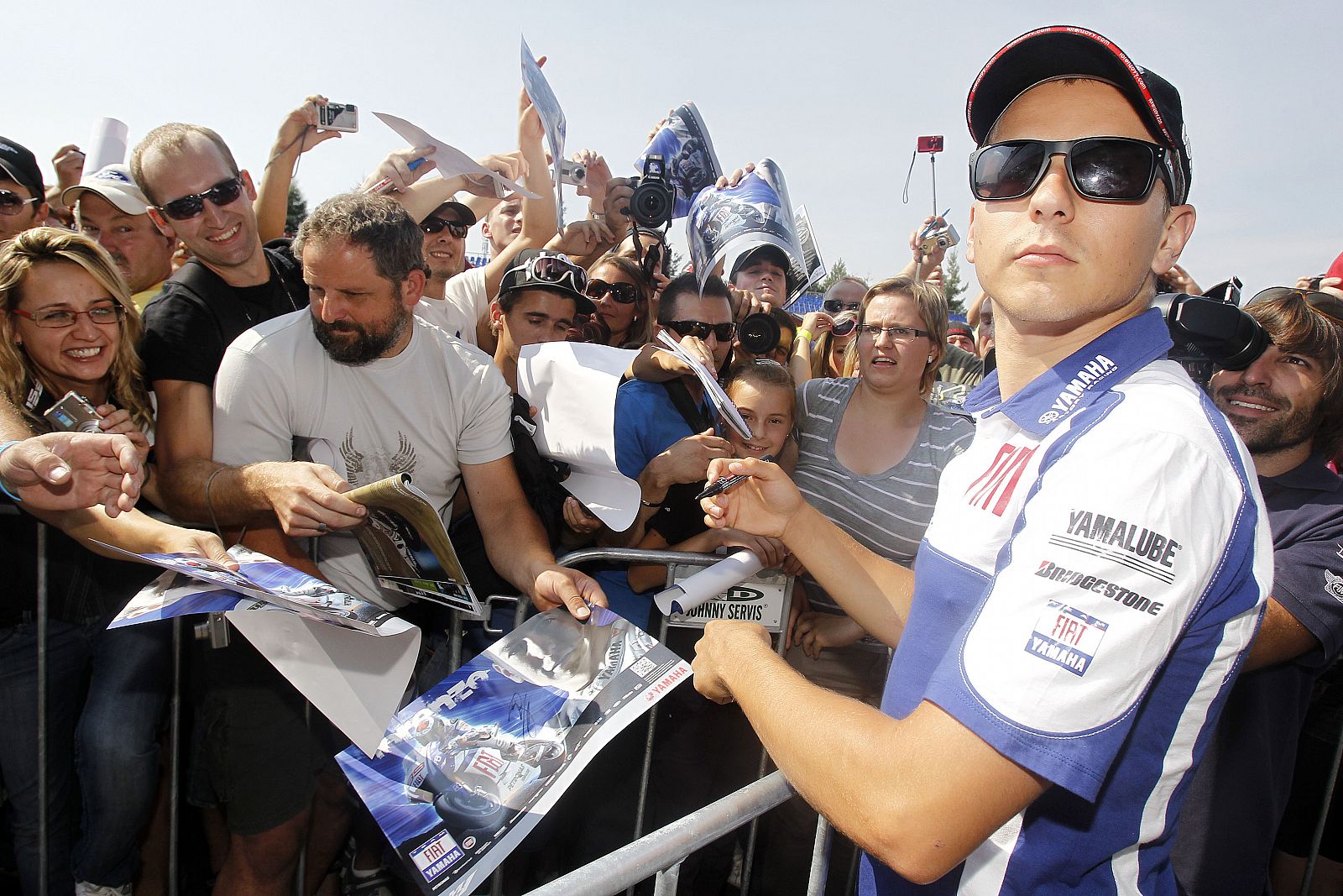 El autógrafo de Jorge Lorenzo empieza a ser uno de los más buscados.