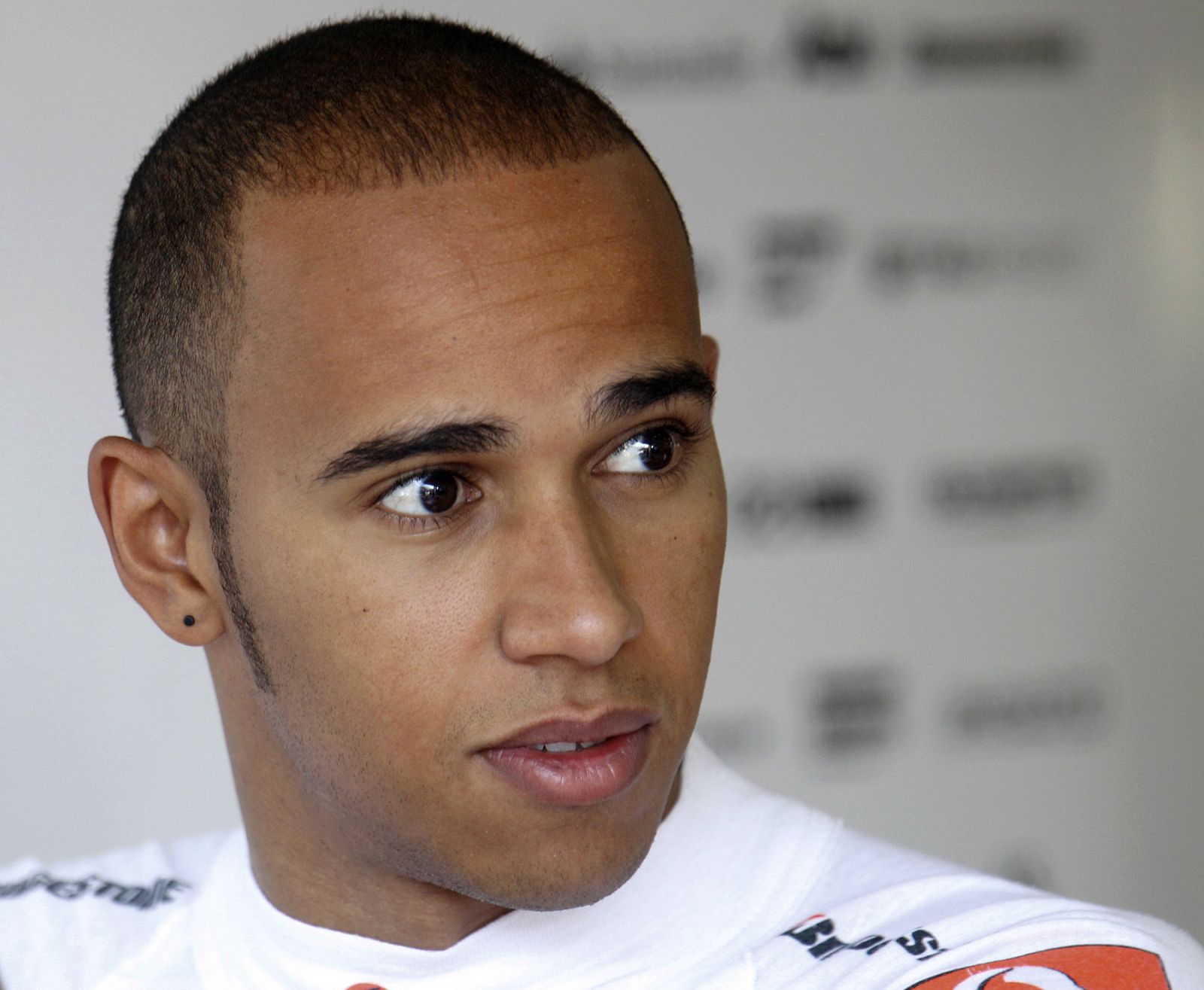 El piloto de McLaren en Formula 1, Lewis Hamilton, ha marcado el mejor tiempo en los últimos libres en Monza.