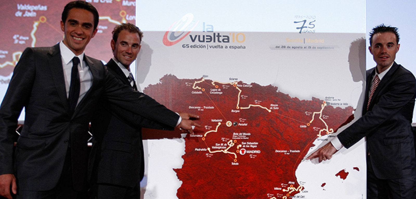 Contador, Valverde y Sánchez durante la presentación de la Vuelta a España 2010