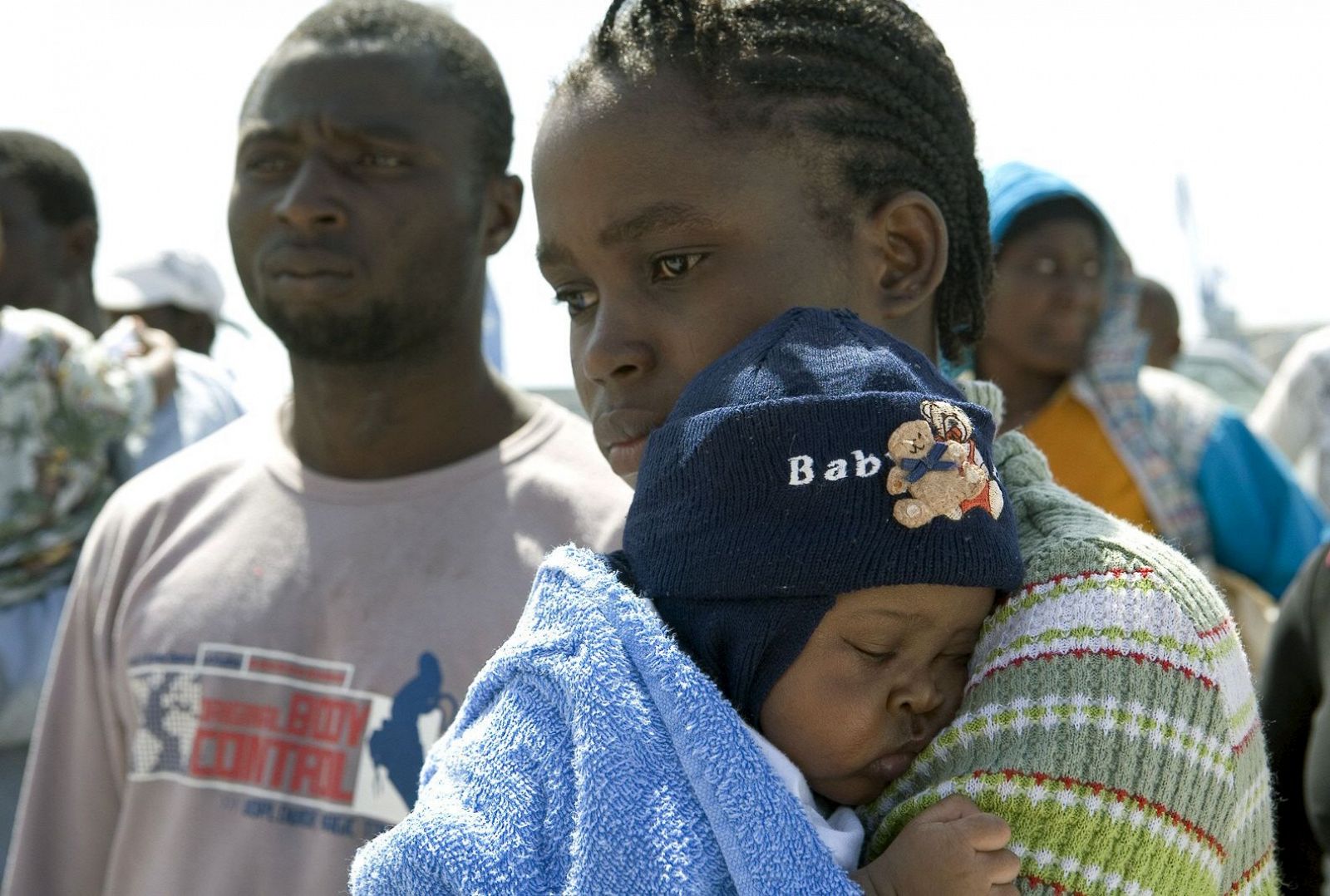 Se ha interceptado en Motril una patera con 44 inmigrantes, entre ellos tres mujeres embarazadas y cinco bebés.