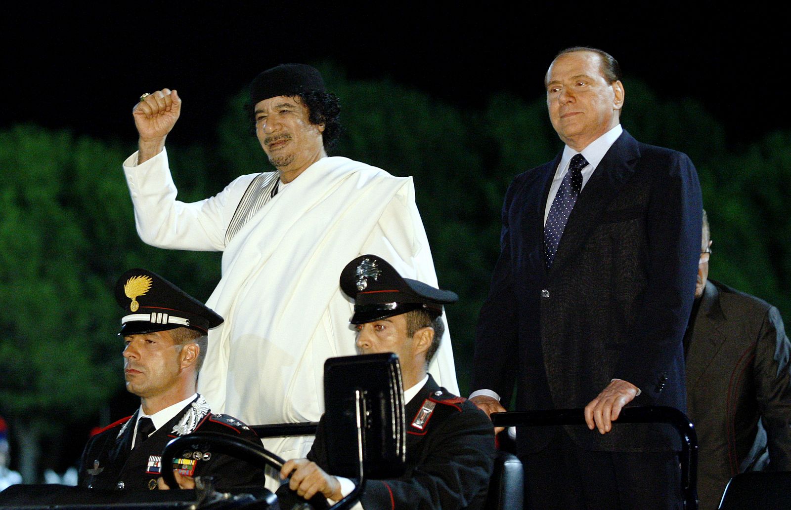 Berlusconi, con Gadafi, en un espectáculo ecuestre en Roma.