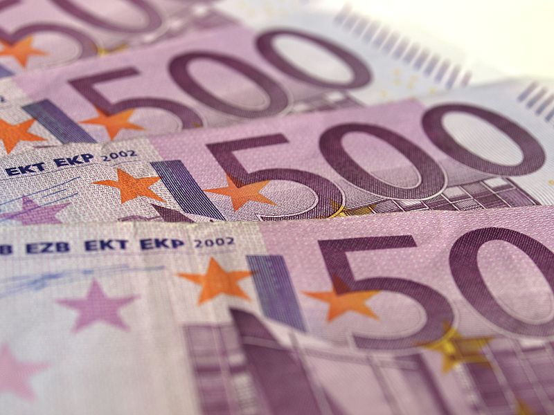 España ha conseguido en las útlimas emisiones captar dinero a un menor tipo de interés.